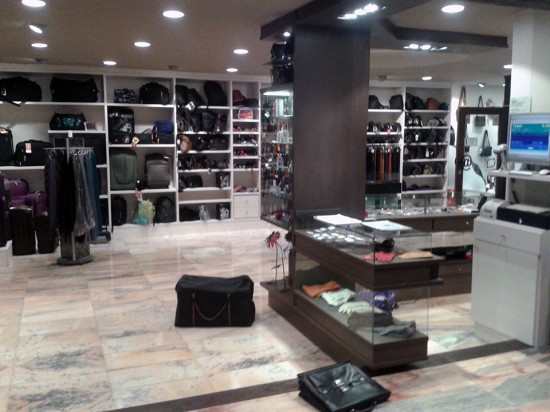 Muebles tienda de bolsos